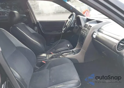 2001 Lexus Is 300 z USA, uszkodzony, nr VIN JTHBD182410003802